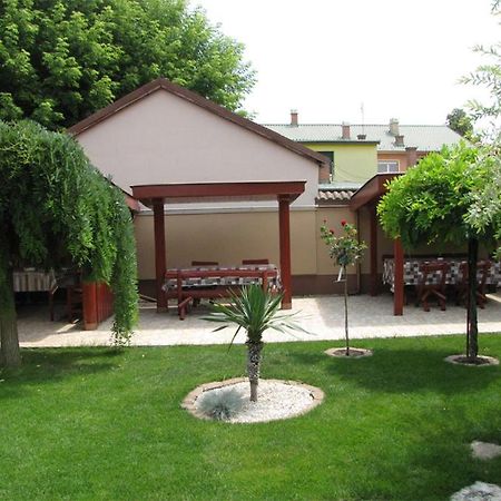 ハイデゥソボスロー Szegfu Apartmanヴィラ エクステリア 写真