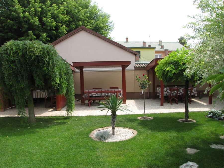 ハイデゥソボスロー Szegfu Apartmanヴィラ エクステリア 写真