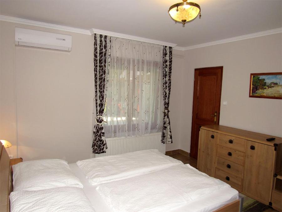 ハイデゥソボスロー Szegfu Apartmanヴィラ エクステリア 写真