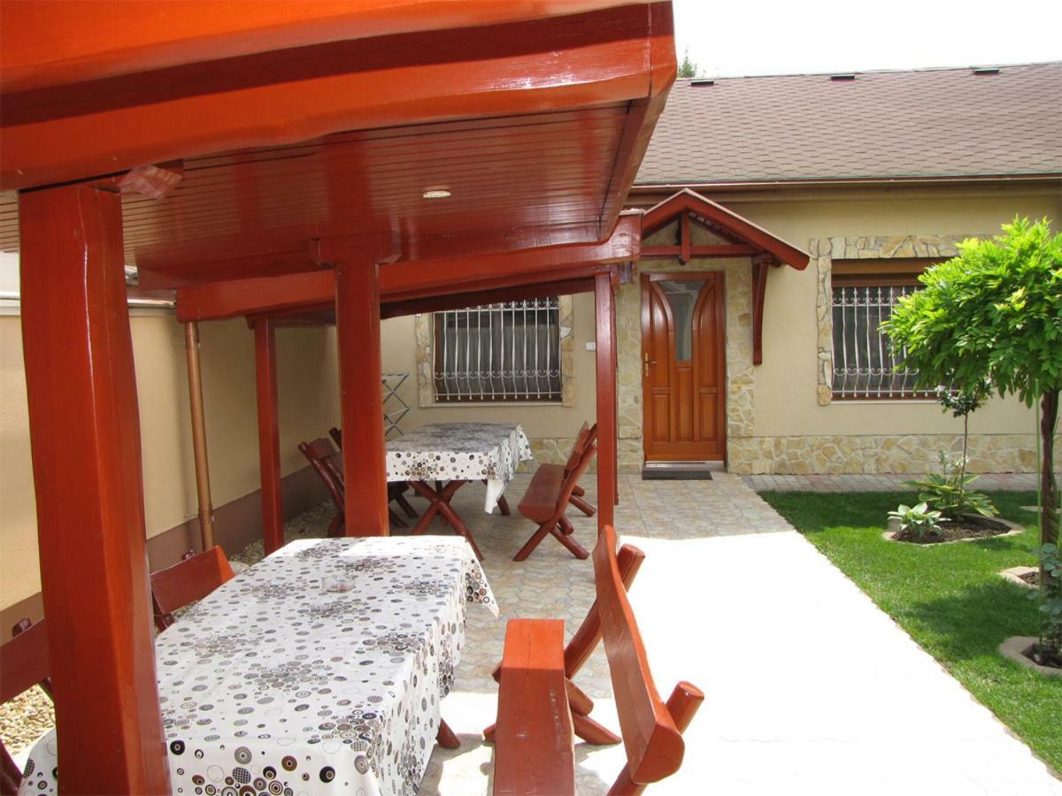 ハイデゥソボスロー Szegfu Apartmanヴィラ エクステリア 写真