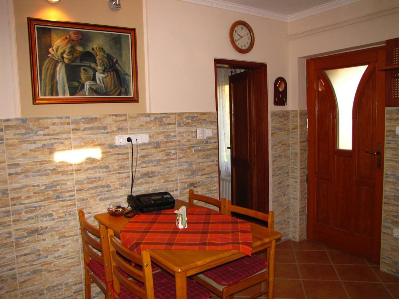 ハイデゥソボスロー Szegfu Apartmanヴィラ エクステリア 写真