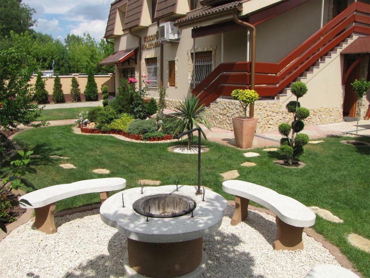 ハイデゥソボスロー Szegfu Apartmanヴィラ エクステリア 写真