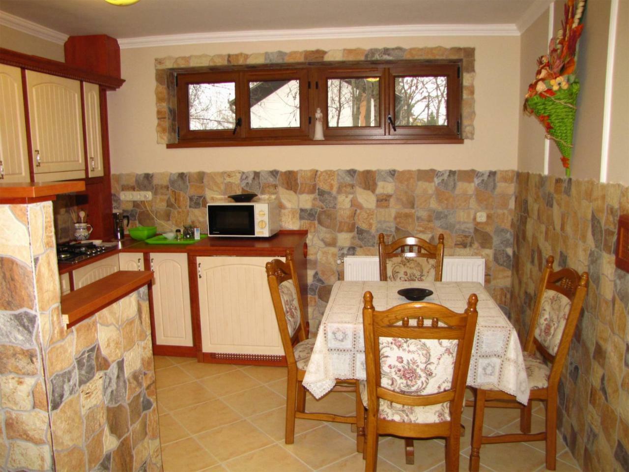 ハイデゥソボスロー Szegfu Apartmanヴィラ エクステリア 写真