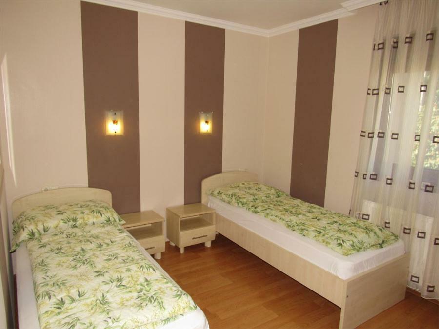ハイデゥソボスロー Szegfu Apartmanヴィラ エクステリア 写真