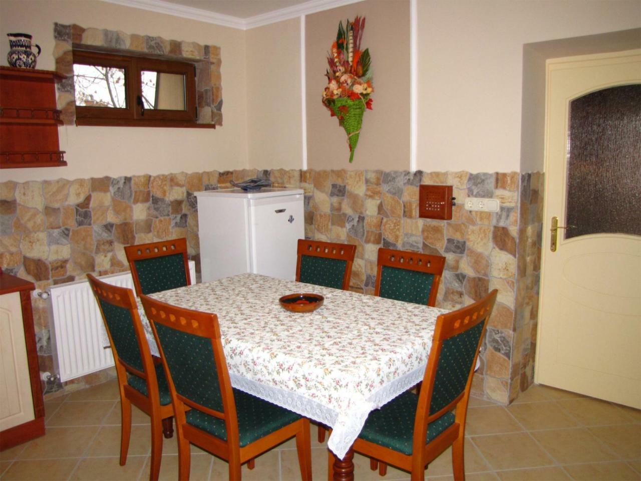 ハイデゥソボスロー Szegfu Apartmanヴィラ エクステリア 写真